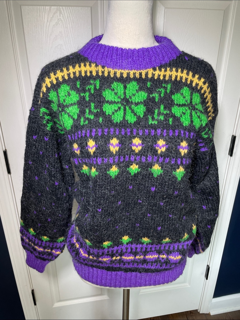 Vintage Samband of Iceland 100% Wool Retro Purple Green Snowflake Sweater Sz L